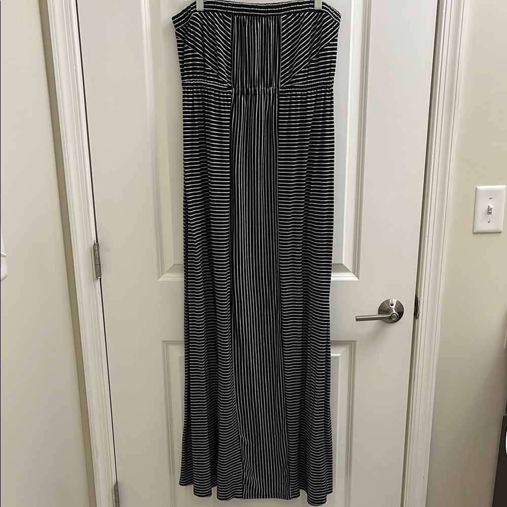 Torrid Size 1 Black and White Strapless Sundress